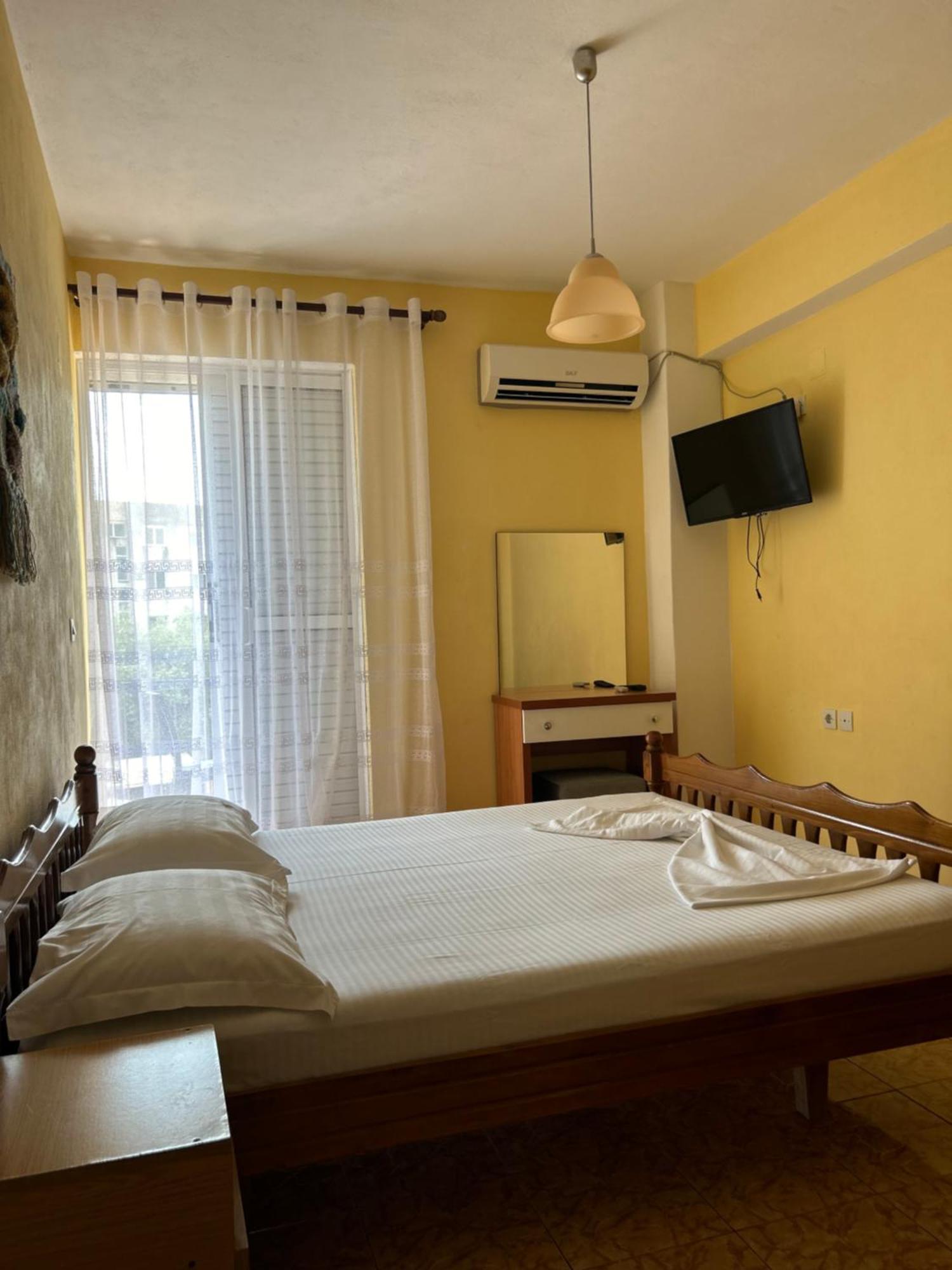 Areti Rooms Hotel Хімара Екстер'єр фото